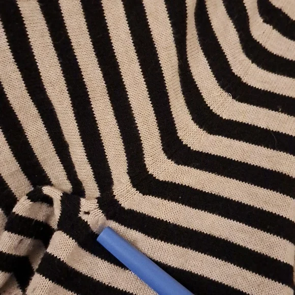 CROFT & BARROW Black Oatmeal Gray Striped V-neck Sweater Sz XL - Picture 7 of 7